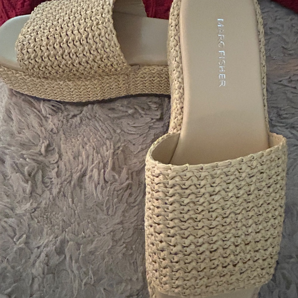 New Marc Fisher Cream Platform Slides Women's Size 9 - Picture 3 of 5
